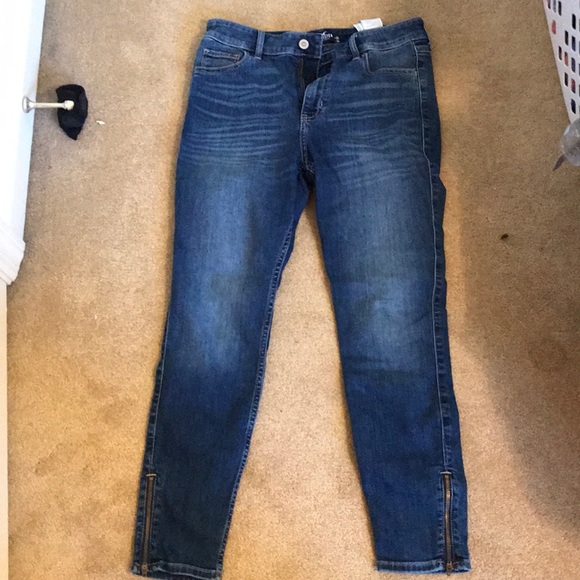 Hollister Denim - Hollister Crop Jeggings Hollister Denim - Hollister Crop Jeggings